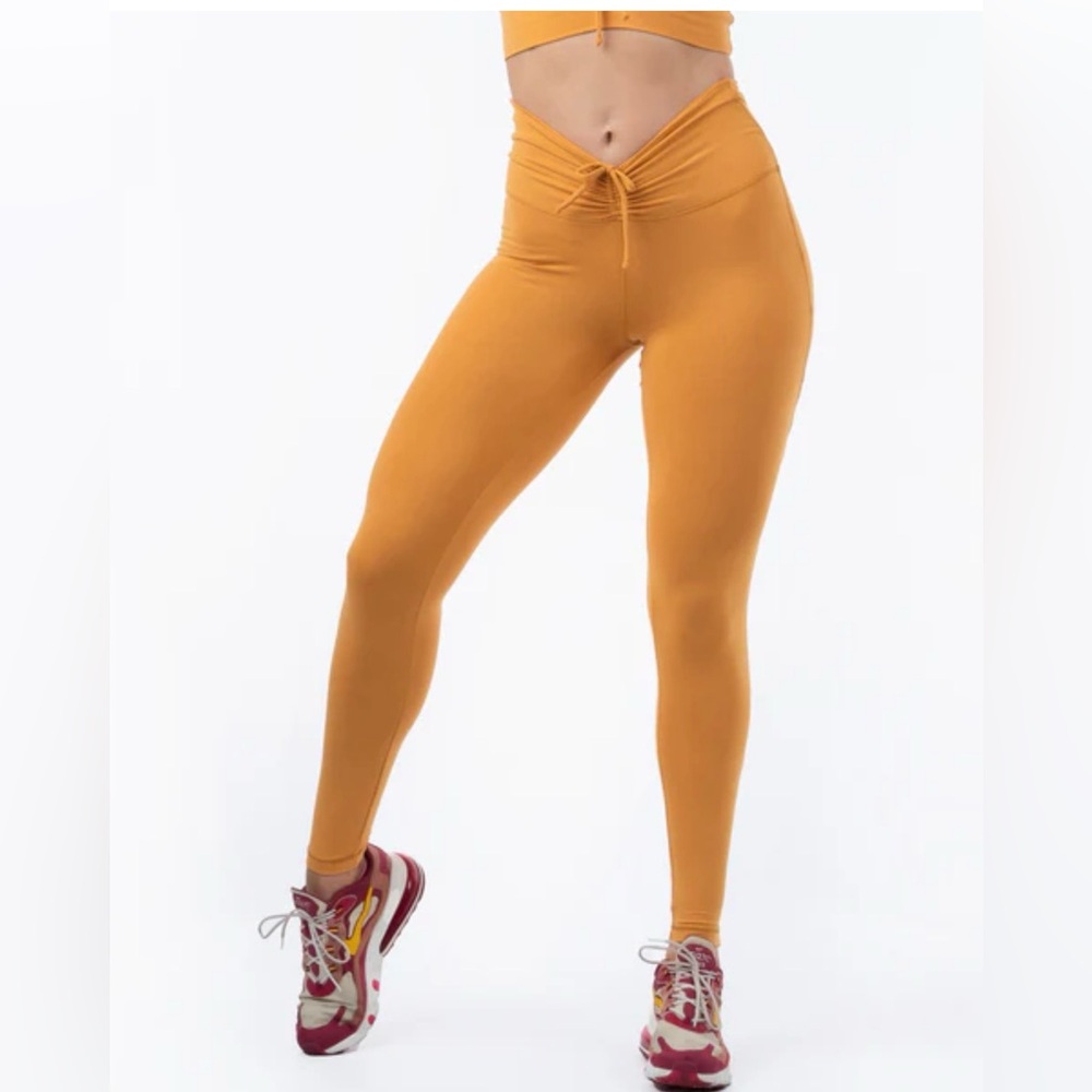 Pink Active leggings NWT size large
